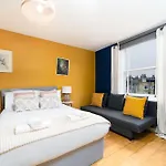 Modern & Cozy Studio Just Steps From Hyde Park