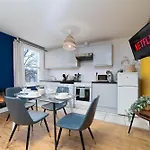 Modern & Cozy Studio Just Steps From Hyde Park
