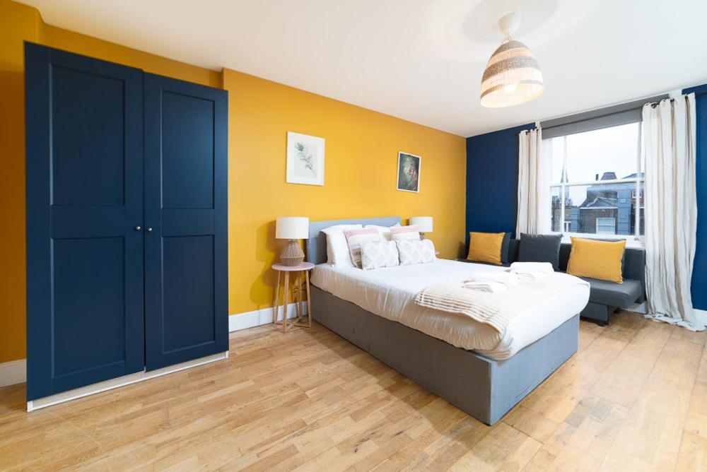 Modern & Cozy Just Steps From Hyde Park