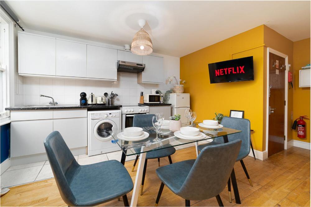 Modern & Cozy Just Steps From Hyde Park * Londra