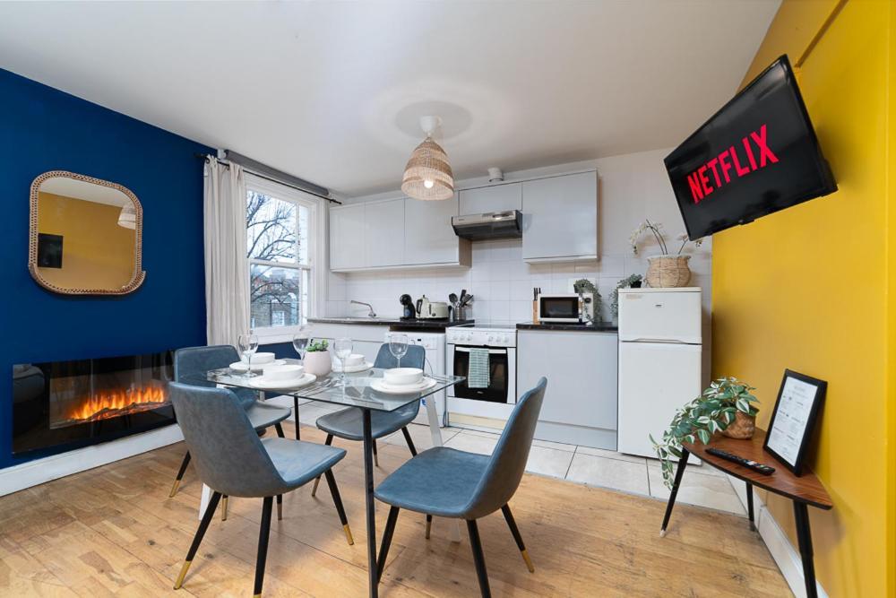 Modern & Cozy Just Steps From Hyde Park *