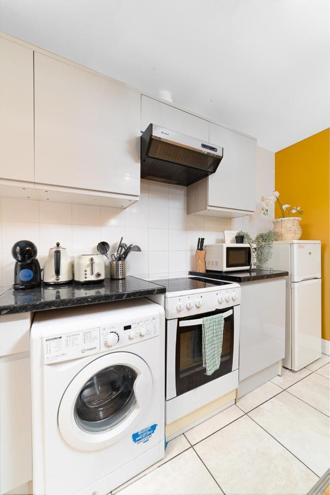 Modern & Cozy Just Steps From Hyde Park Appartamento